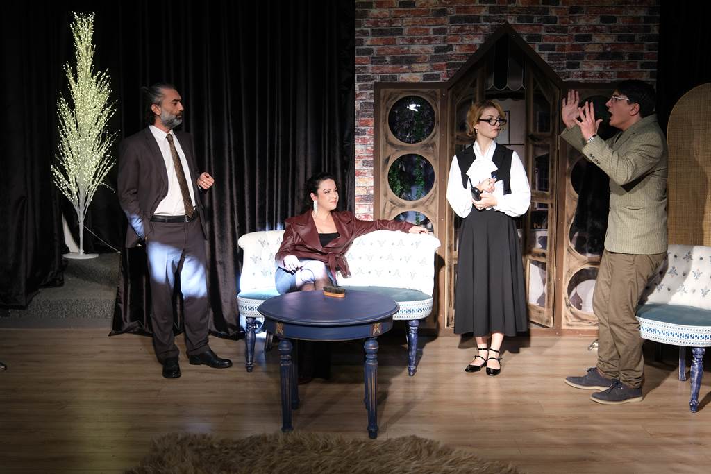 Bodrum’da Tiyatro Meftun “Şimdi Olmaz Sevgilim” ile Sahnede: Düzenli Temsiller Başladı