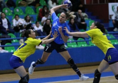 Denizin Kızları İkinci Yarıya Fırtına Gibi Başladı: Yalıkavak Spor 43–19 Kazandı