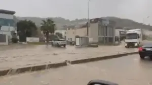 Bodrum’da Fırtına Hayatı Felç Etti: Yollar Göle Döndü, Altyapı Çöktü