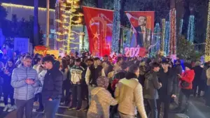 Bodrum Yeni Yıla Belediye Meydanı’nda Girdi, “2026” Işıkları İlgi Gördü