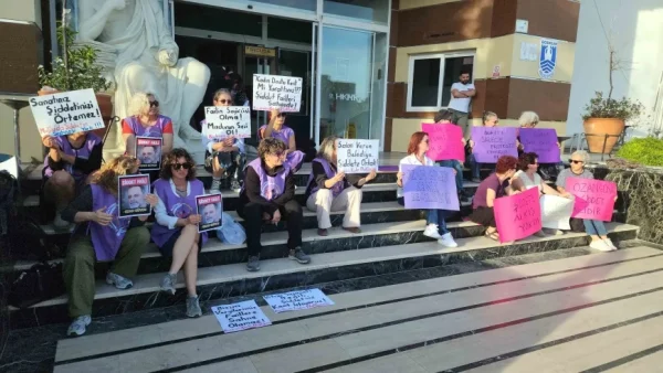 Ozan Güven’in Bodrum’daki Oyununa Kadınlardan Protesto