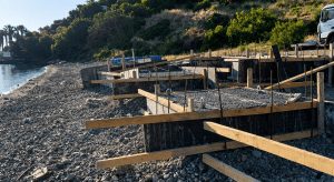 Kızılburun’da Sahile Beton İddiası: Şikâyete Rağmen Çalışma Sürdü
