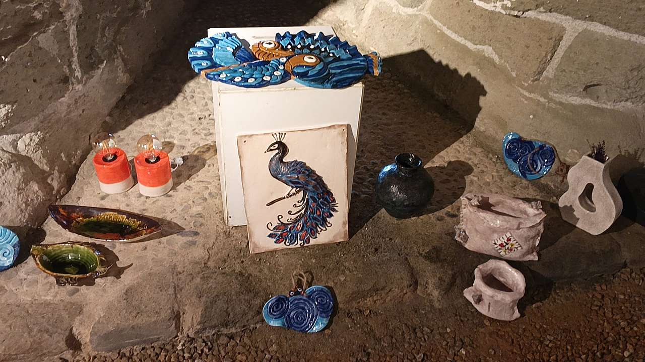 Bodrum Halk Eğitimi Merkezi kursiyerlerinden sanat sergisi