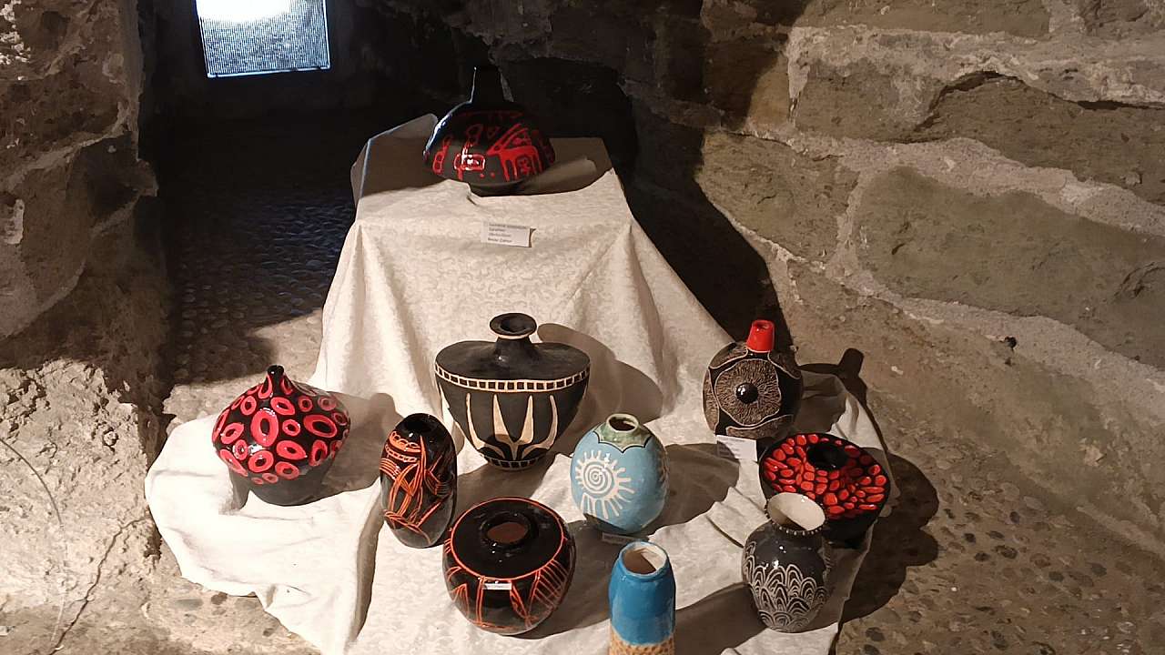 Bodrum Halk Eğitimi Merkezi kursiyerlerinden sanat sergisi