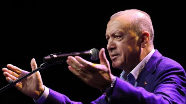 İstanbul’da Dört Belediye Başkanı İçin AKP’ye Geçiş İddiası