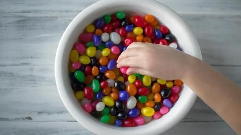 Bebeklerden ve çocuklardan uzak tutun! 'Nişasta bazlı şeker kalıcı hastalık riskini artırıyor'