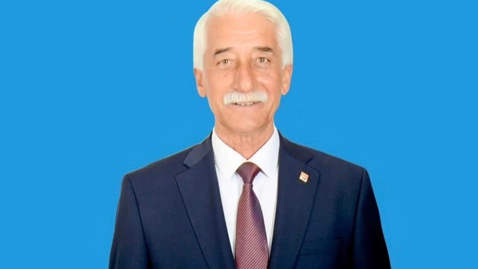 Belediye başkanı Caner, 9 meclis üyesiyle birlikte CHP'den istifa etti