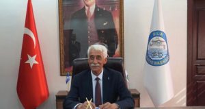 Belediye başkanı Caner, 9 meclis üyesiyle birlikte CHP’den istifa etti