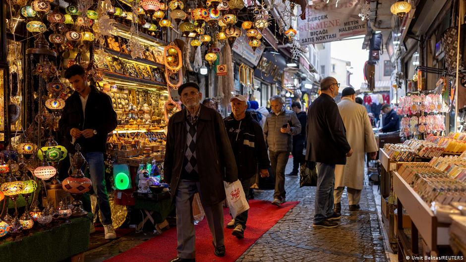 Enflasyon yavaşlarken alım gücü neden azalıyor?