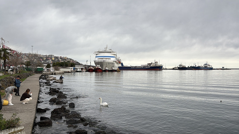 "MSC Divina" kruvaziyeri Marmaris'e demirledi: 4 bin 180 turist geldi