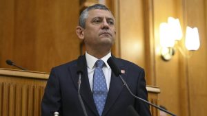 Özgür Özel’den ‘çerçeve yasa’ açıklaması: ‘İmza atma çabamız yok’