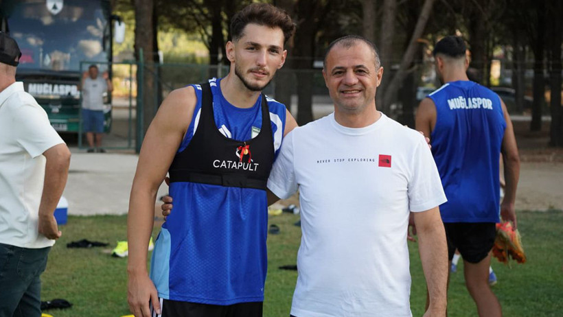 1. Lig ekibinde tarihi golü atan futbolcuya altın verildi
