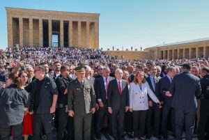 CHP 103 Yaşında: Kılıçdaroğlu’ndan Anıtkabir’de “Temiz Siyaset” Mesajı