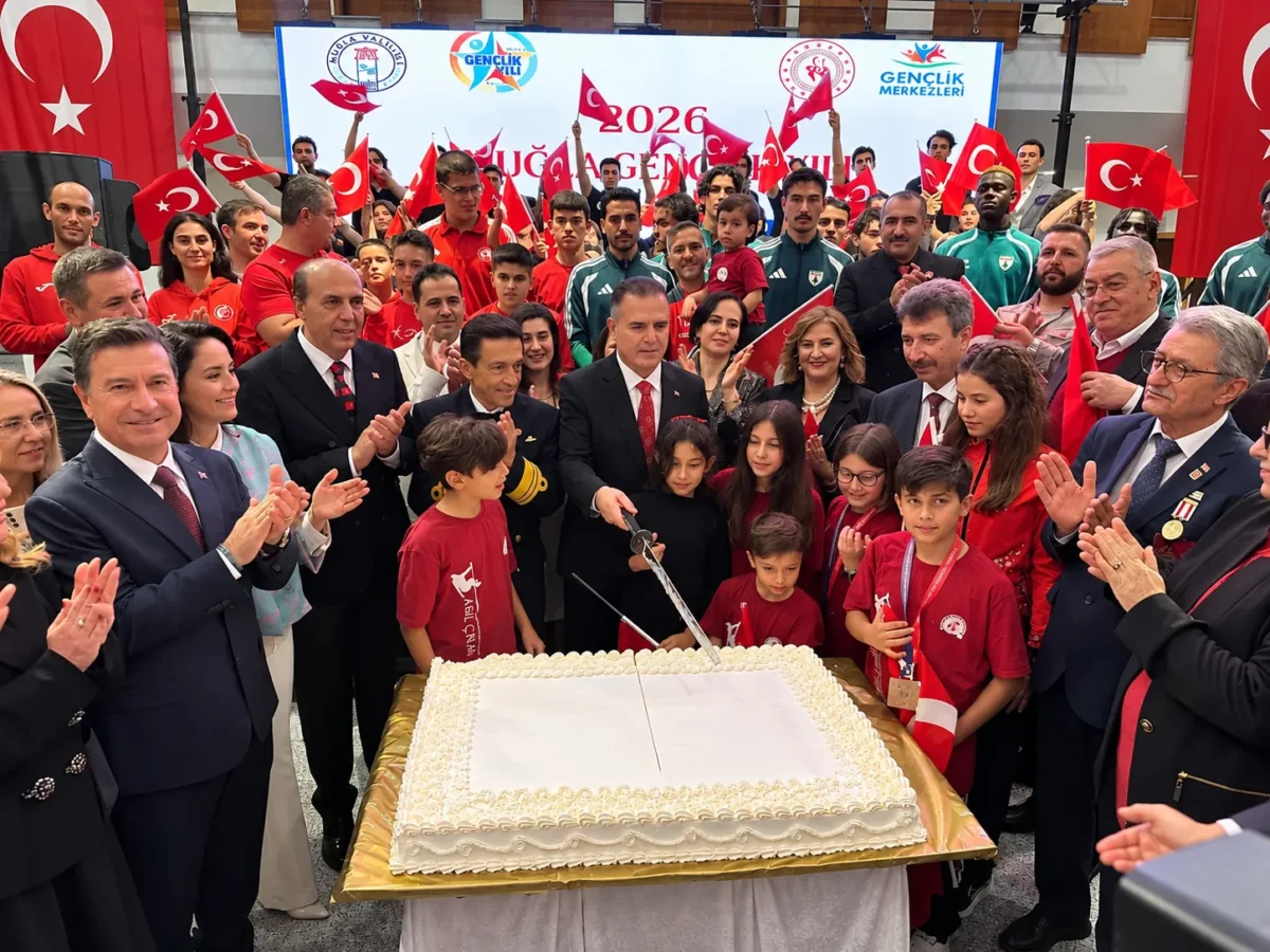 Ayaydın İle Aras’ın Resepsiyondaki Sohbeti Dikkat Çekti