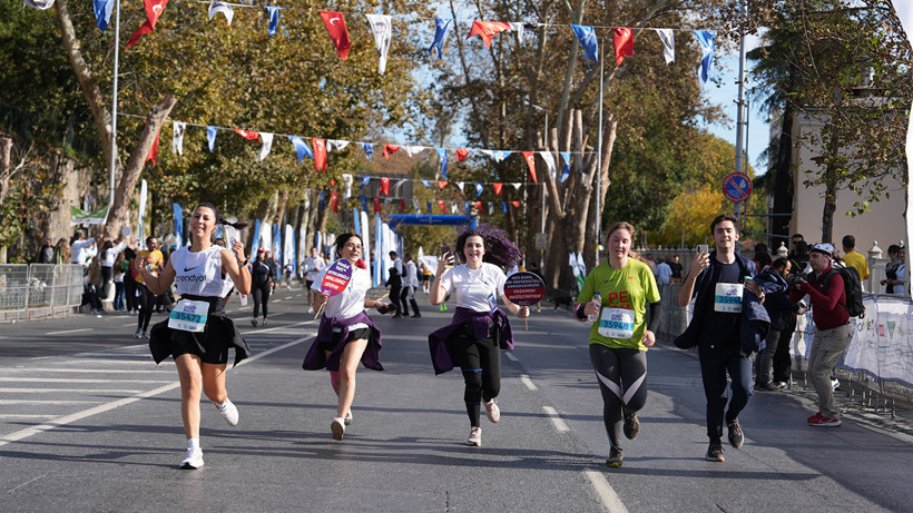 İstanbul Maratonu'nda geri sayım başladı: Ücretsiz halk koşusu kayıtları açılıyor