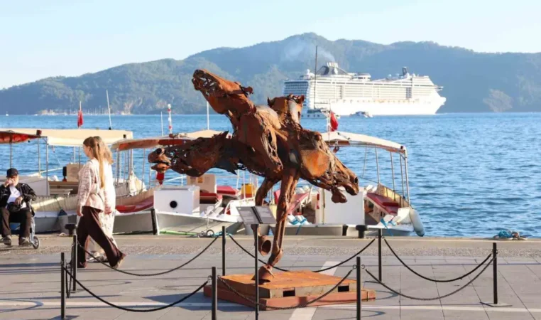 Marmaris’te hurdalar sanat eserine dönüştü