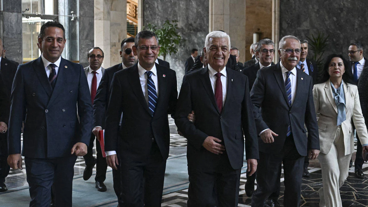 Özgür Özel’den O İsim Hakkında Olay Sözler: “Atatürk Gibi Adamsın…”